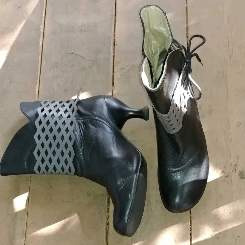 Fluevog Bellevue Inez Sexton booties - Picture 4 of 11